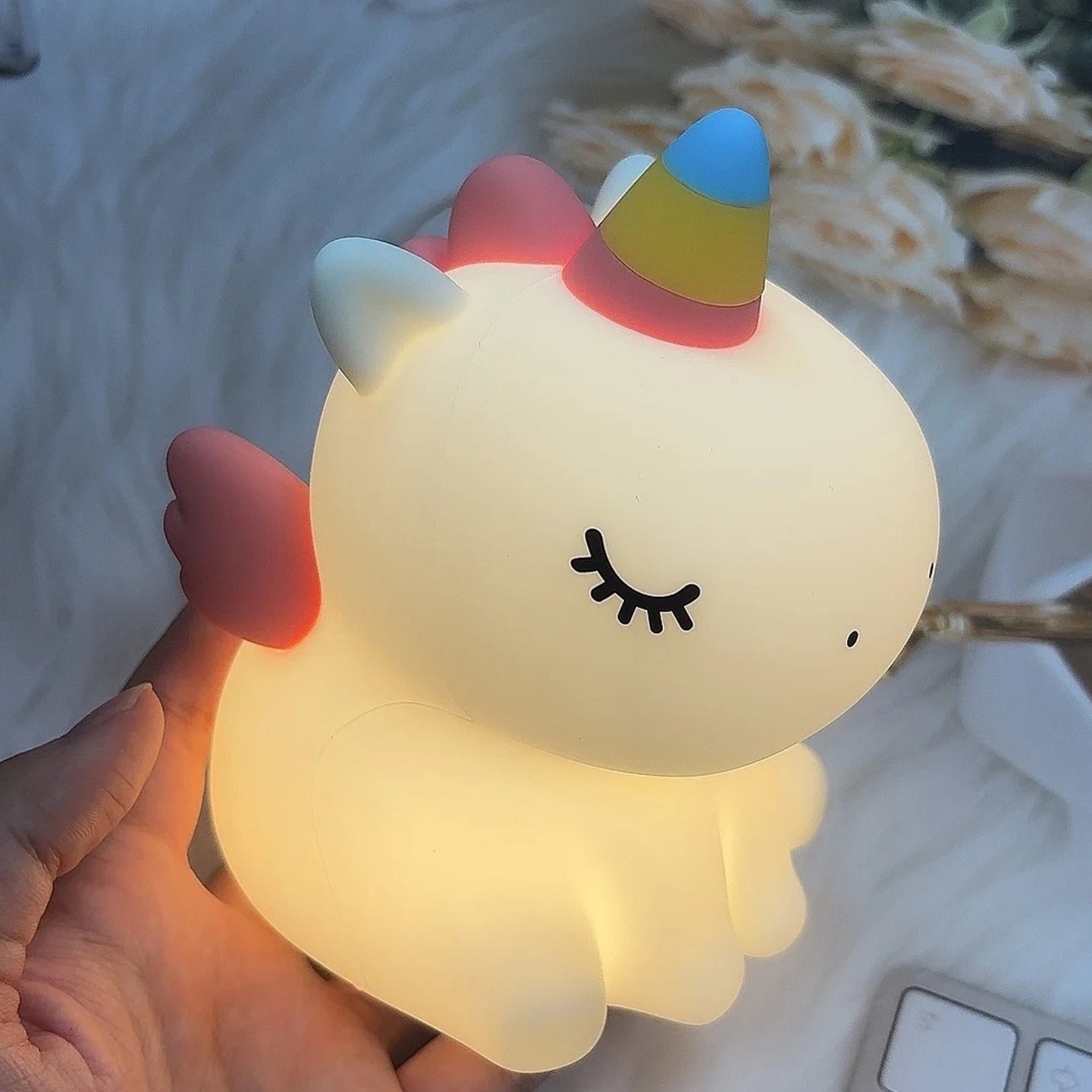 Baby Night Light with Auto-Off Timer – Soft Silicone Touch Lamp for Kids’ Bedroom, Sleep Training Aid with Warm Amber Glow, USB Rechargeable Portable Nursery Lamp (Safe for Newborns)
